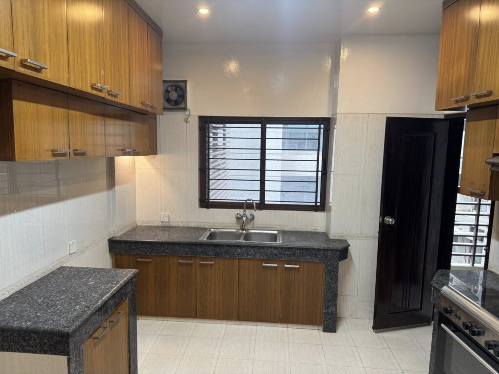 Flat for sale in baridhara diplomatic zone